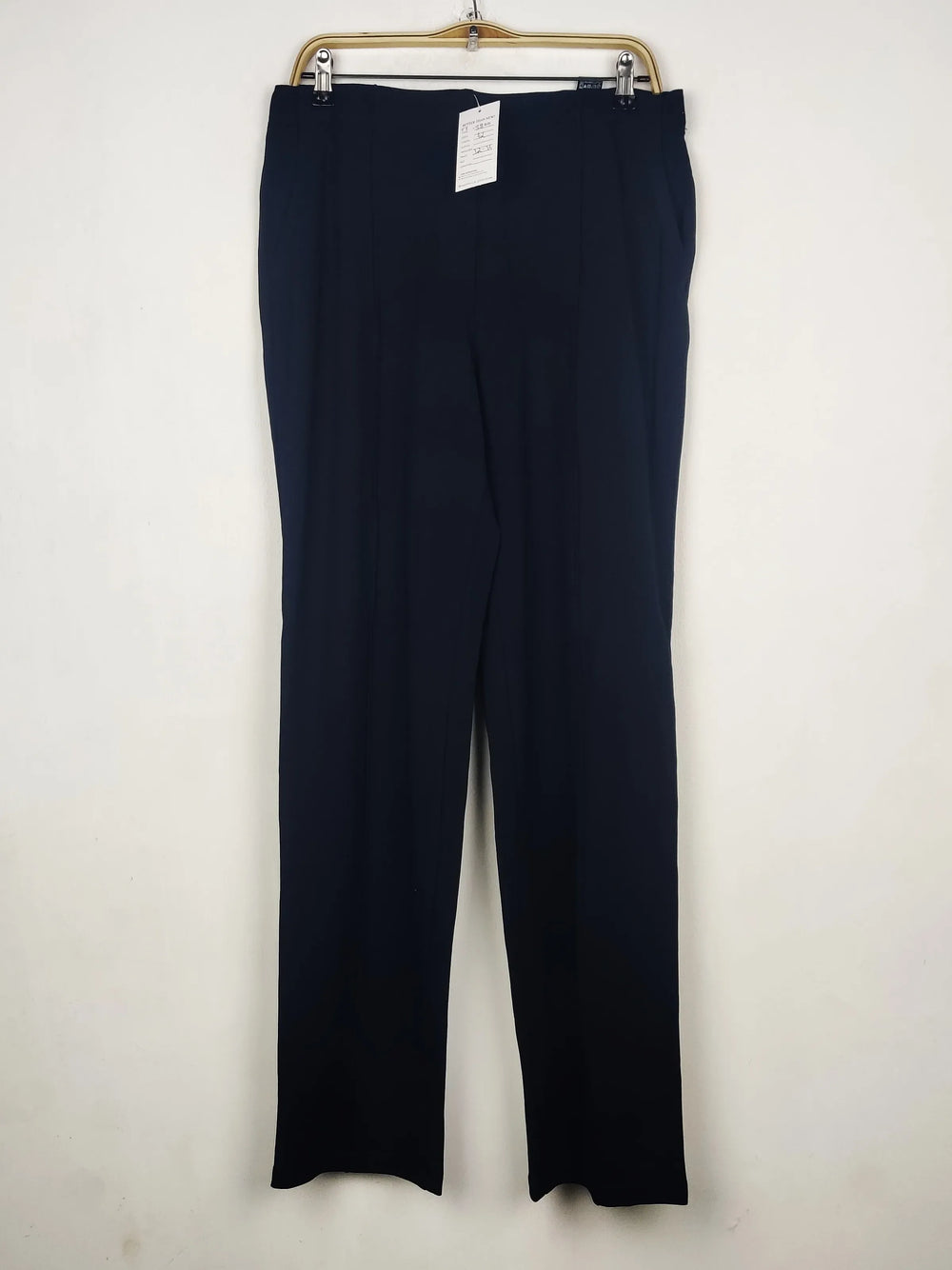 Buy online pre-used pre-loved 100% authentic & Original branded Marks & Spencer (TT-3800) available in Pakistan. Top international brands avilable.