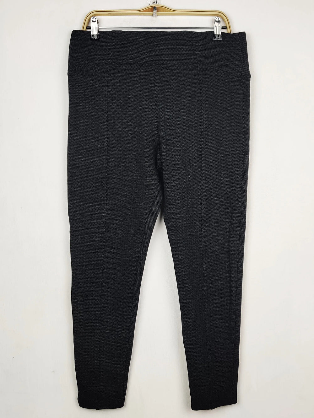 Buy online pre-used pre-loved 100% authentic & Original branded Marks & Spencer (TT-3847) available in Pakistan. Top international brands avilable.