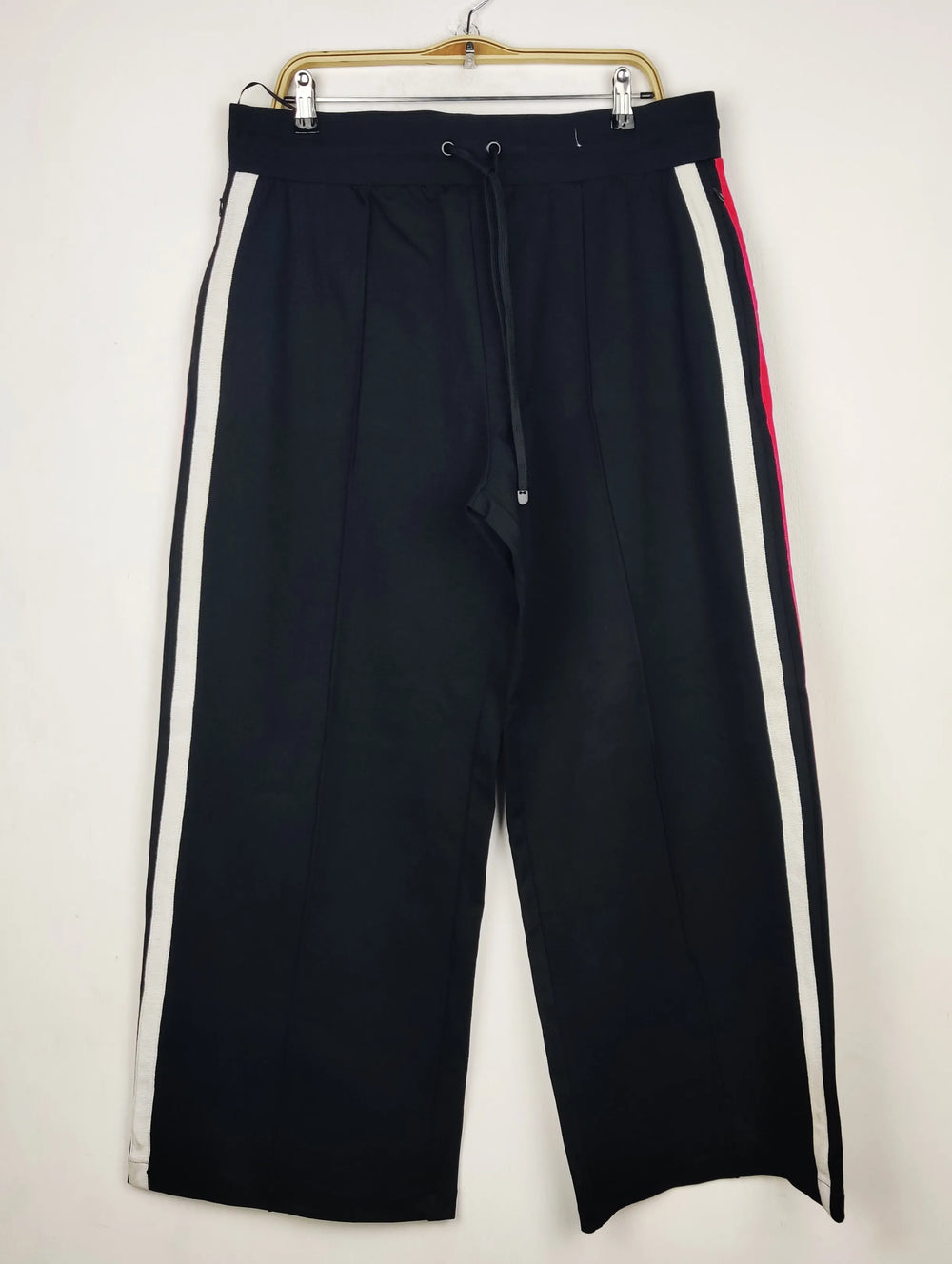 Buy online pre-used pre-loved 100% authentic & Original branded Unknown Brand (TT-3848) available in Pakistan. Top international brands avilable.