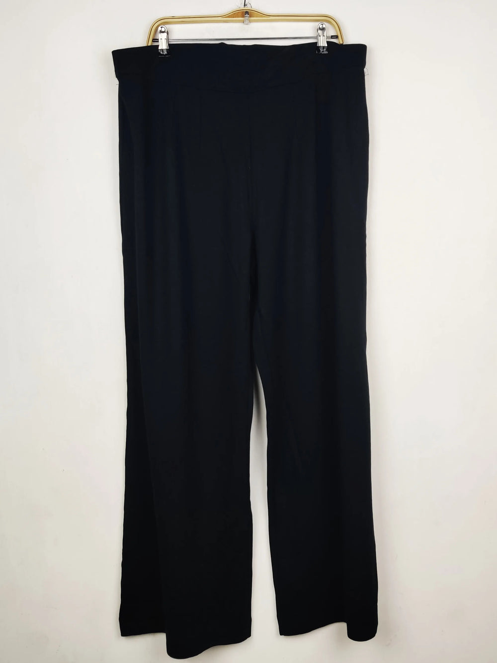 Buy online pre-used pre-loved 100% authentic & Original branded Marks & Spencer (TT-3853) available in Pakistan. Top international brands avilable.
