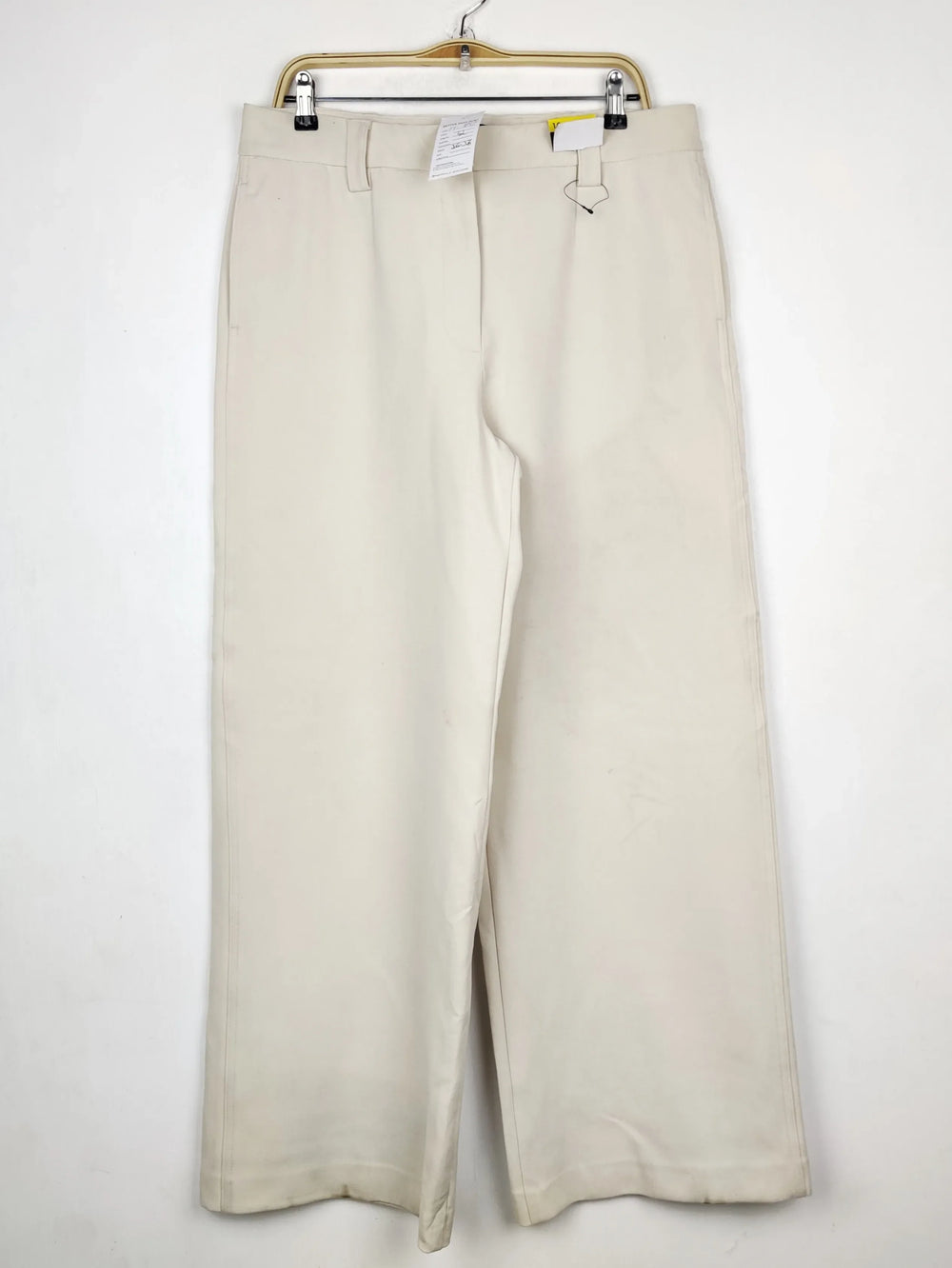 Buy online pre-used pre-loved 100% authentic & Original branded Marks & Spencer (TT-3857) available in Pakistan. Top international brands avilable.