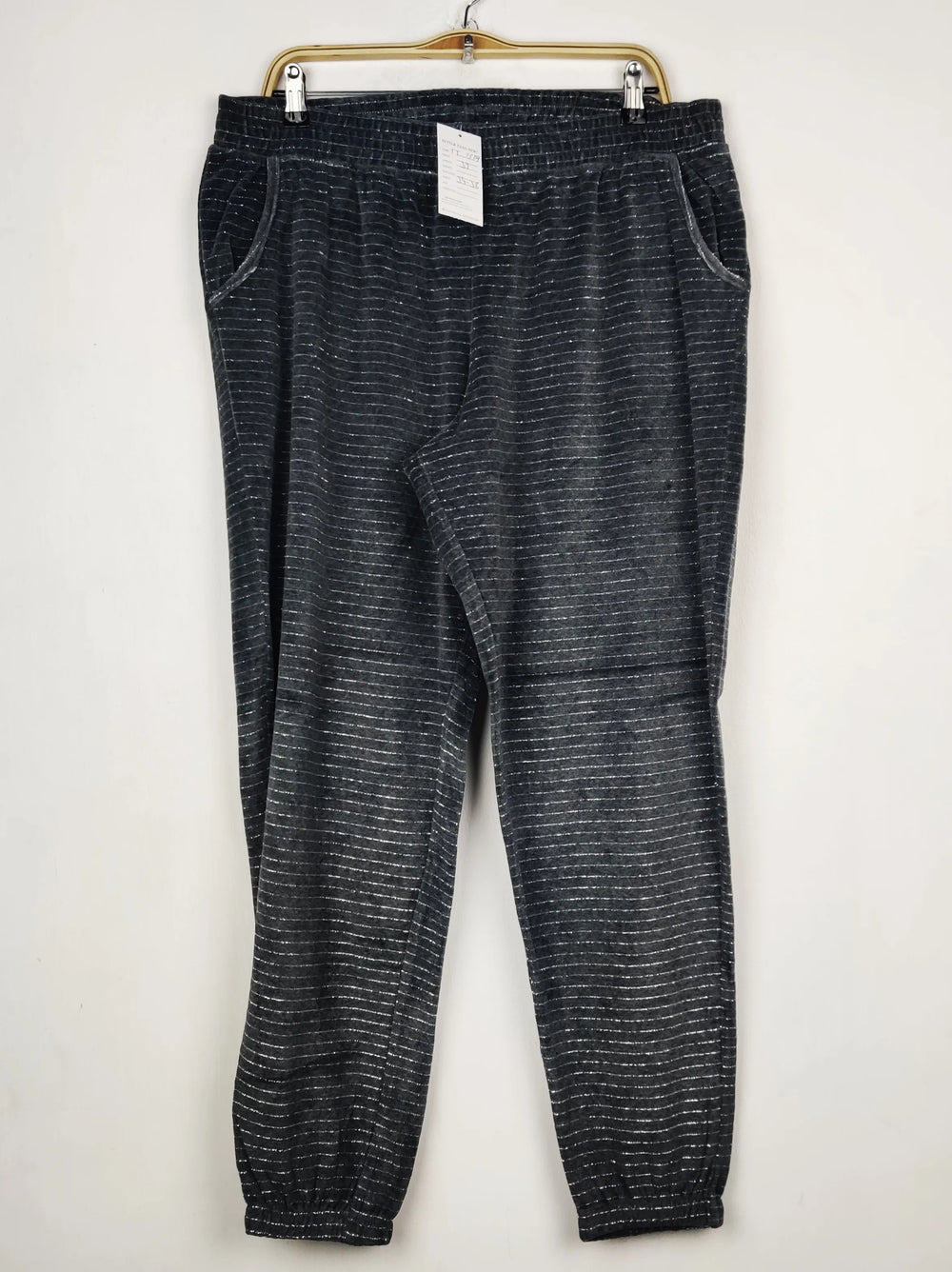 Buy online pre-used pre-loved 100% authentic & Original branded Marks & Spencer (TT-3884) available in Pakistan. Top international brands avilable.