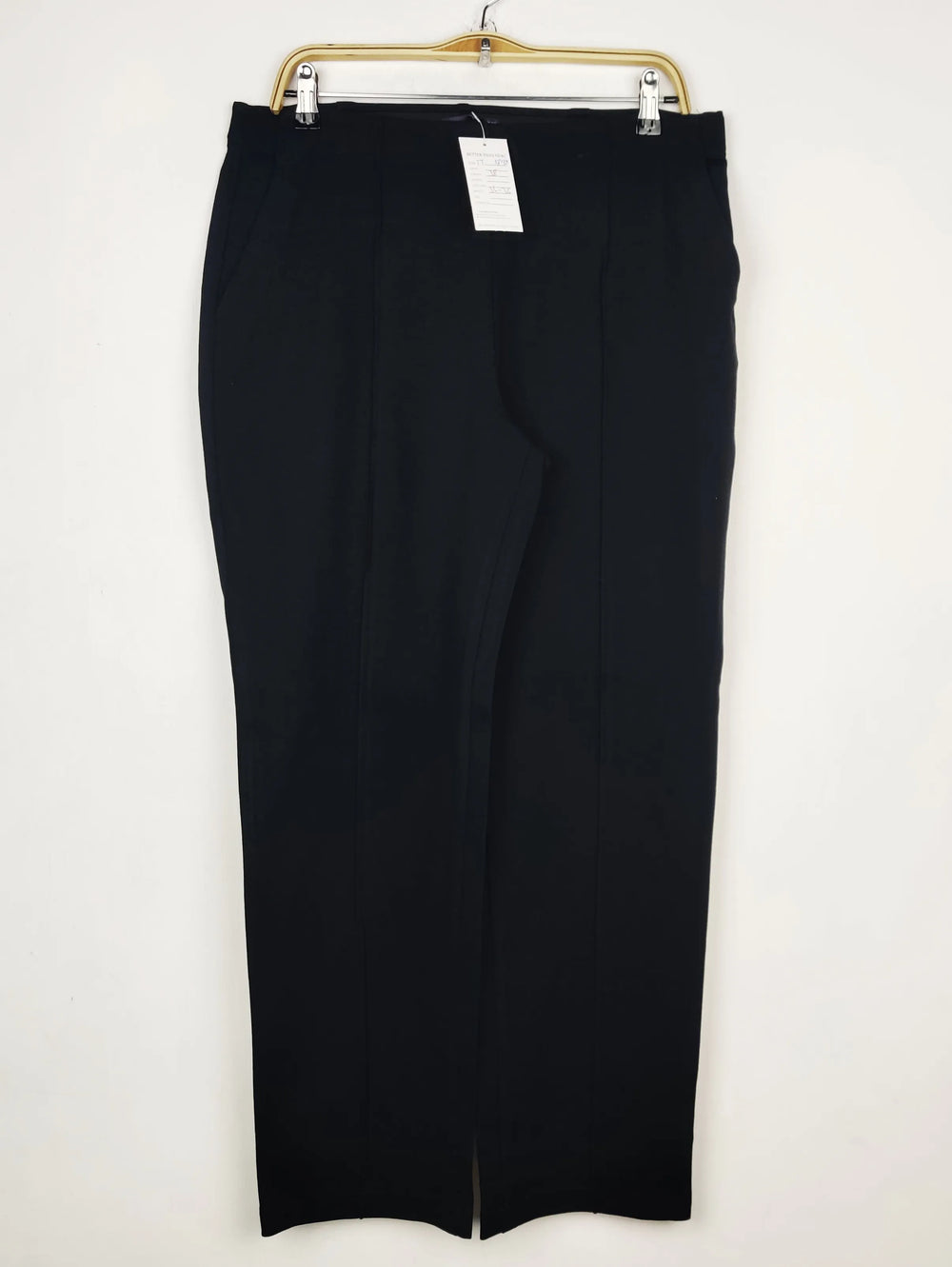 Buy online pre-used pre-loved 100% authentic & Original branded Marks & Spencer (TT-3898) available in Pakistan. Top international brands avilable.
