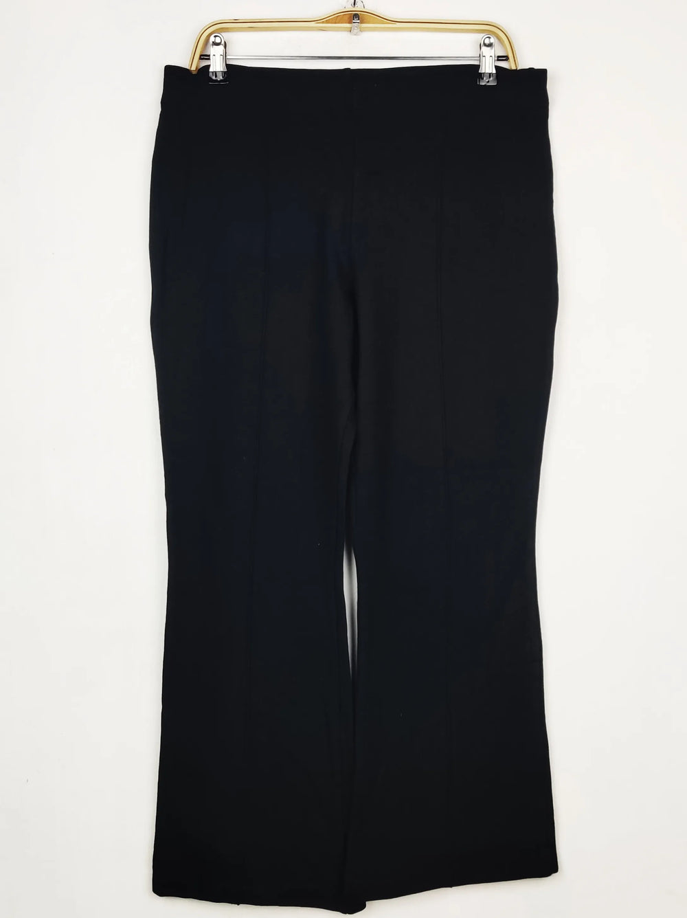Buy online pre-used pre-loved 100% authentic & Original branded Marks & Spencer (TT-3901) available in Pakistan. Top international brands avilable.