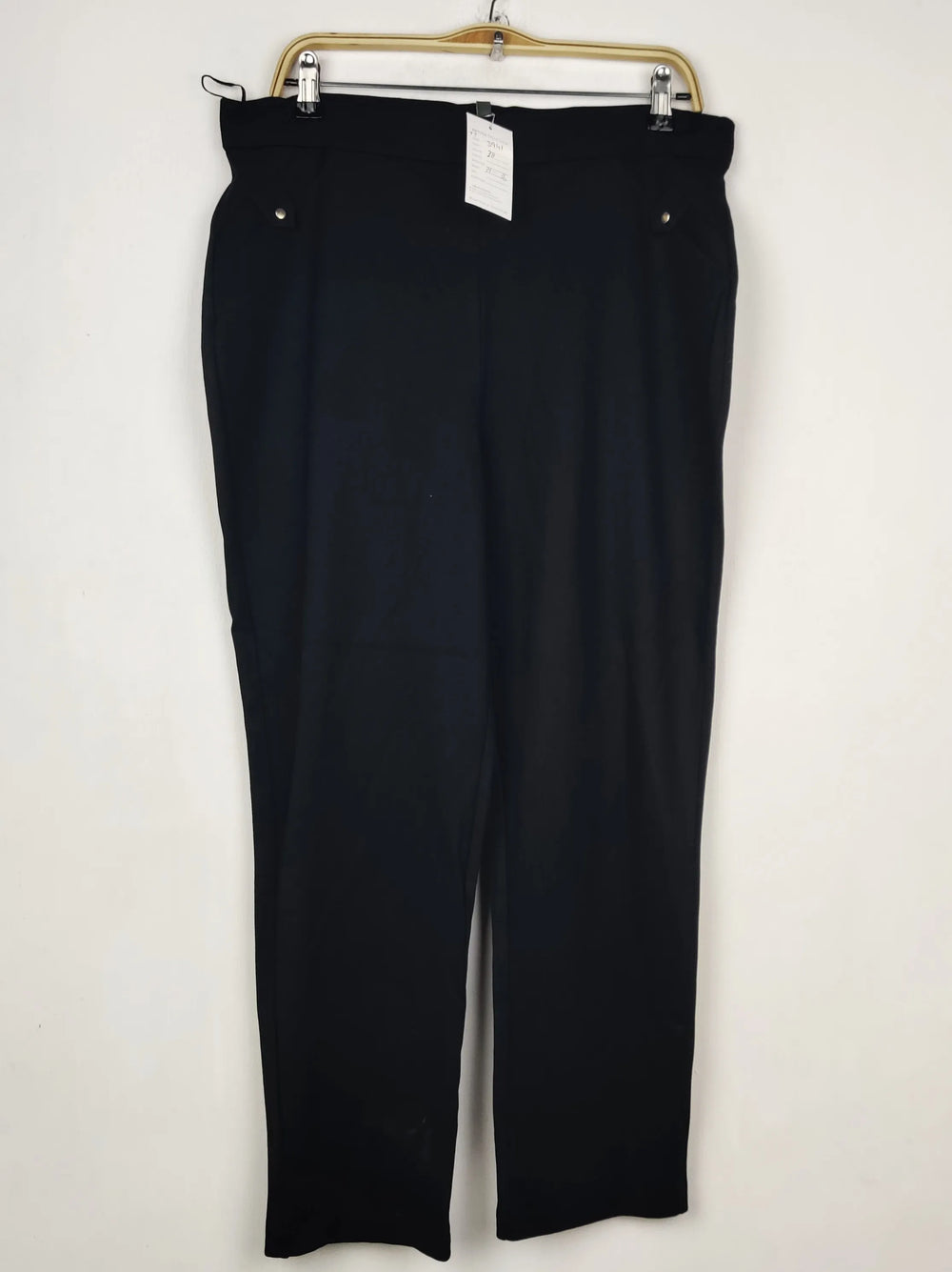 Buy online pre-used pre-loved 100% authentic & Original branded Bonmarche (TT-3941) available in Pakistan. Top international brands avilable.