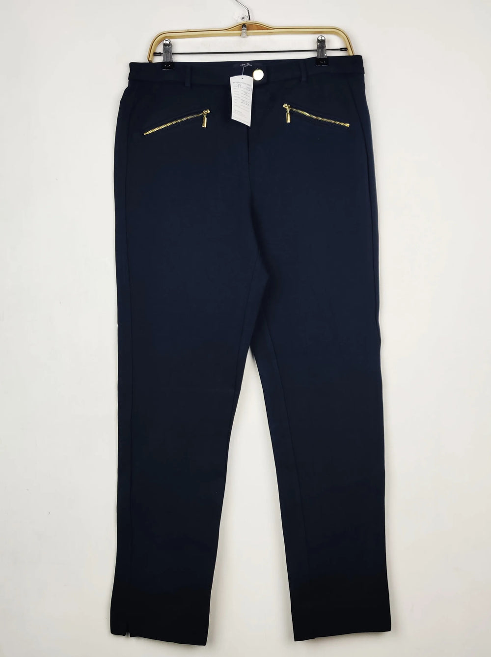 Buy online pre-used pre-loved 100% authentic & Original branded Marks & Spencer (TT-3953) available in Pakistan. Top international brands avilable.