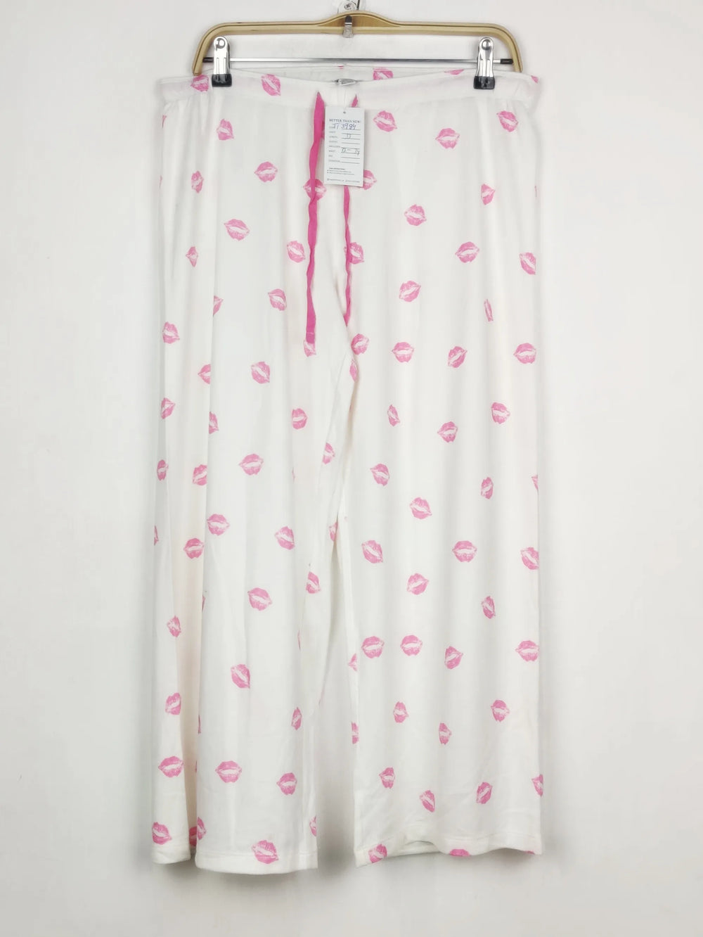 Buy online pre-used pre-loved 100% authentic & Original branded Pjs (TT-3984) available in Pakistan. Top international brands avilable.