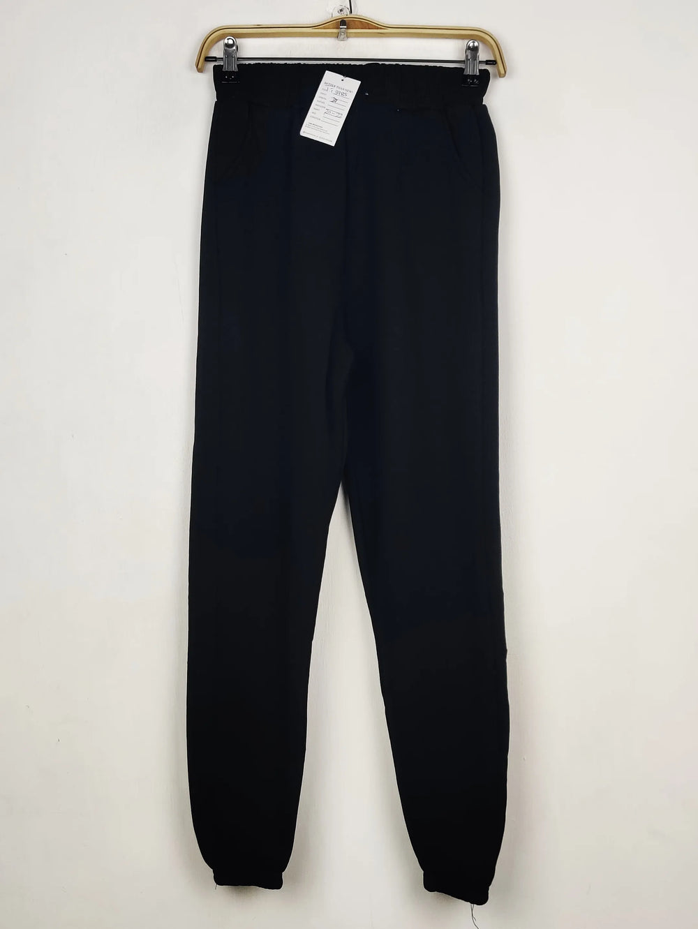 Buy online pre-used pre-loved 100% authentic & Original branded Unknown Brand (TT-3985) available in Pakistan. Top international brands avilable.