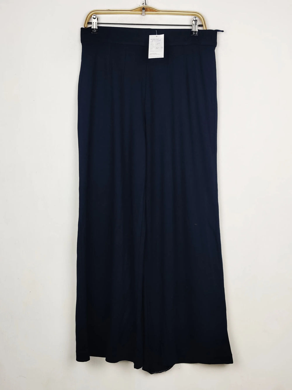 Buy online pre-used pre-loved 100% authentic & Original branded Marks & Spencer (TT-3988) available in Pakistan. Top international brands avilable.