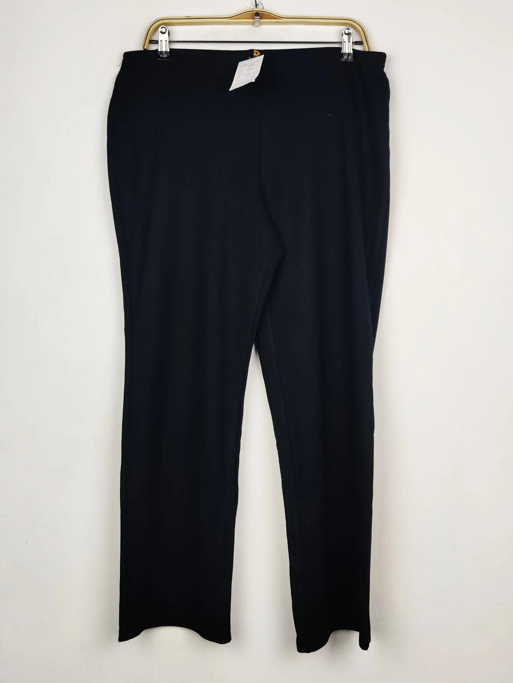 Buy online pre-used pre-loved 100% authentic & Original branded Unknown Brand (TT-4006) available in Pakistan. Top international brands avilable.