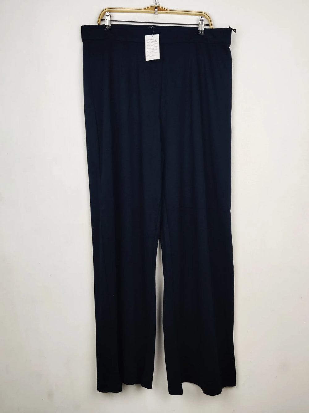 Buy online pre-used pre-loved 100% authentic & Original branded Marks & Spencer (TT-4008) available in Pakistan. Top international brands avilable.