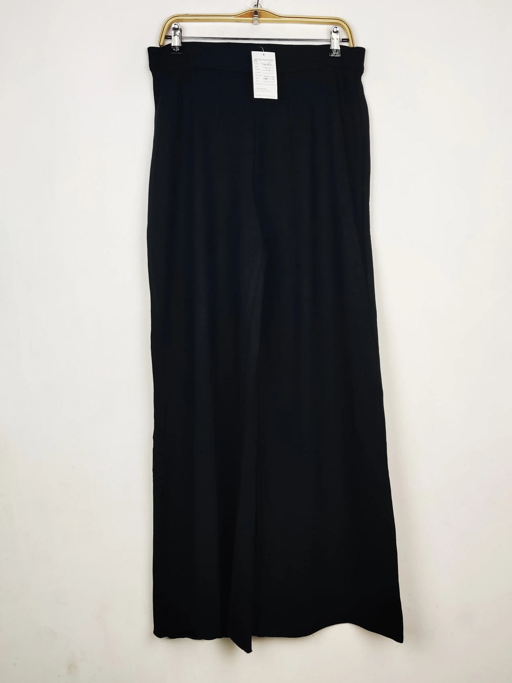 Buy online pre-used pre-loved 100% authentic & Original branded Marks & Spencer (TT-4065) available in Pakistan. Top international brands avilable.