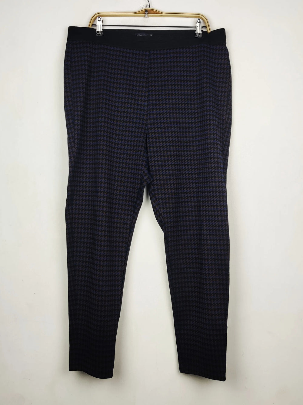 Buy online pre-used pre-loved 100% authentic & Original branded Marks & Spencer (TT-4093) available in Pakistan. Top international brands avilable.