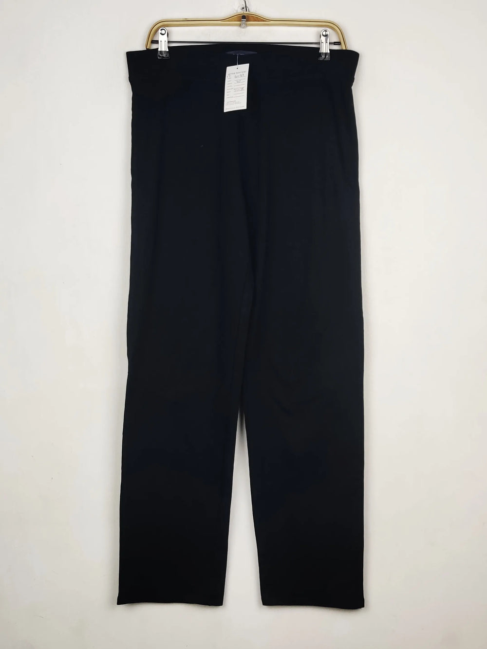 Buy online pre-used pre-loved 100% authentic & Original branded Marks & Spencer (TT-4097) available in Pakistan. Top international brands avilable.