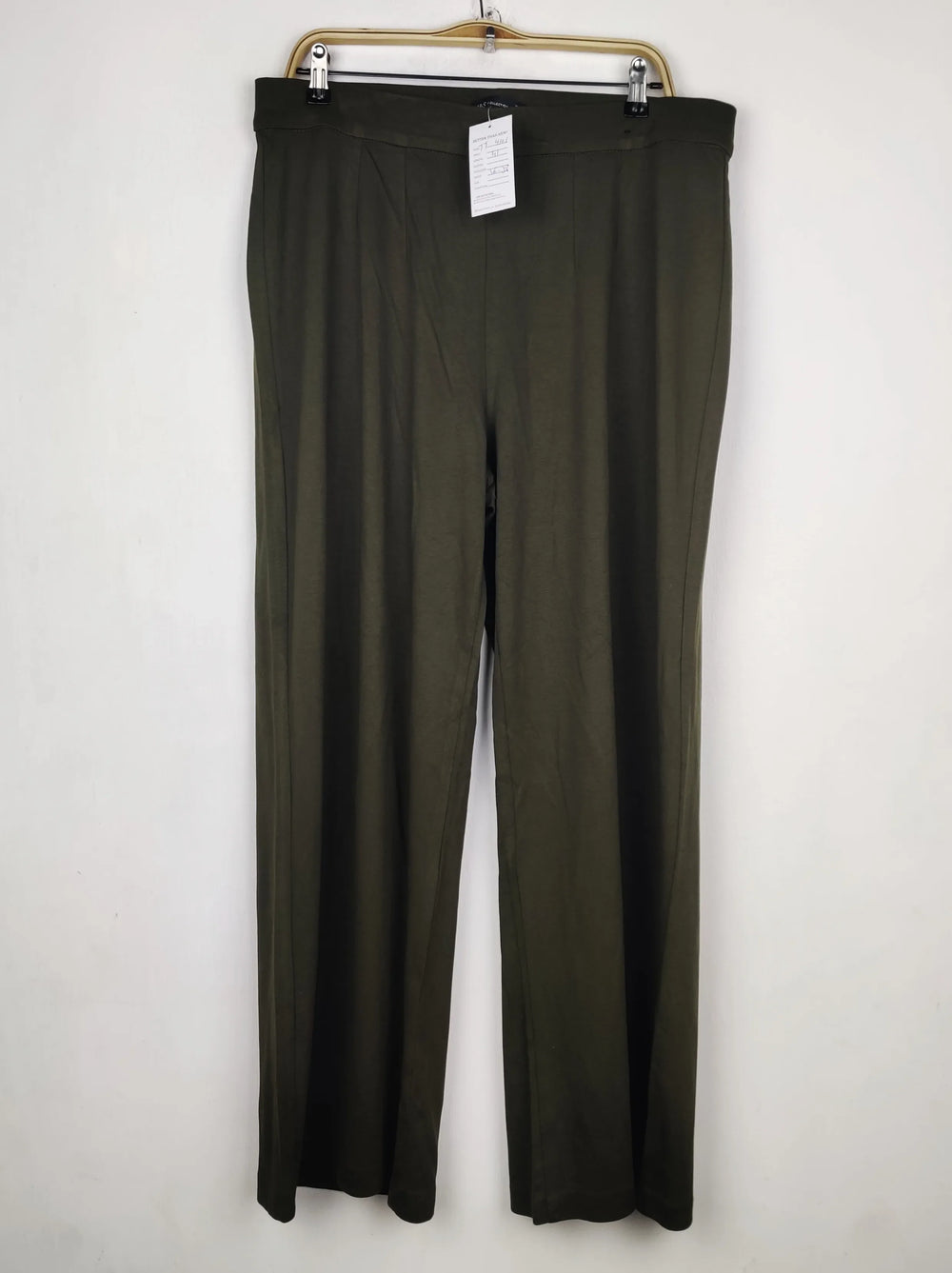 Buy online pre-used pre-loved 100% authentic & Original branded Marks & Spencer (TT-4101) available in Pakistan. Top international brands avilable.