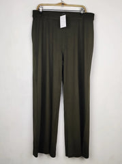 Buy online pre-used pre-loved 100% authentic & Original branded Marks & Spencer (TT-4101) available in Pakistan. Top international brands avilable.