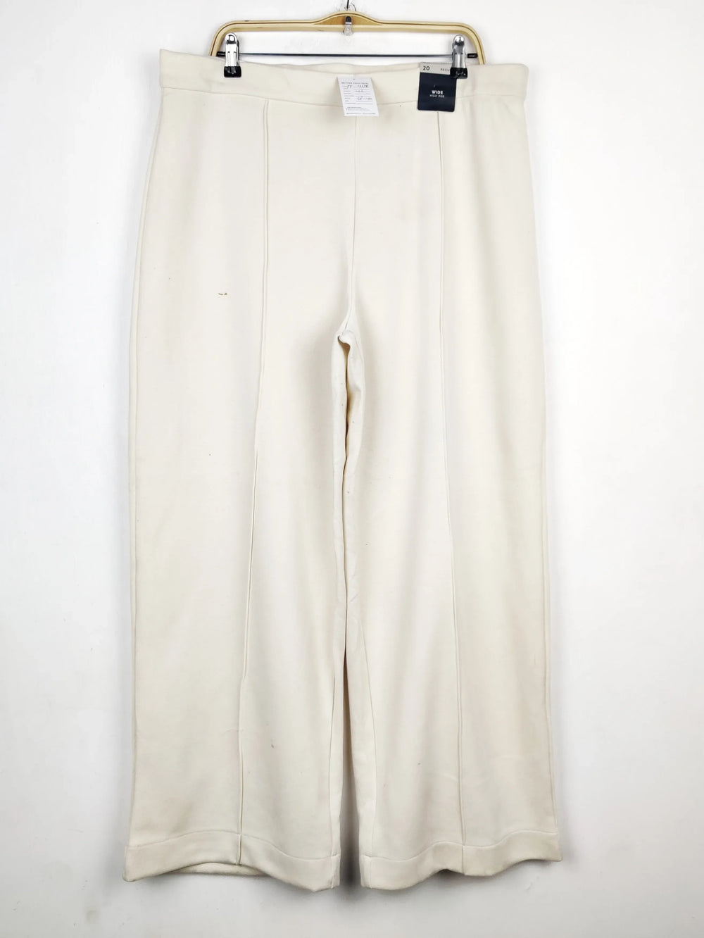 Buy online pre-used pre-loved 100% authentic & Original branded Marks & Spencer (TT-4138) available in Pakistan. Top international brands avilable.