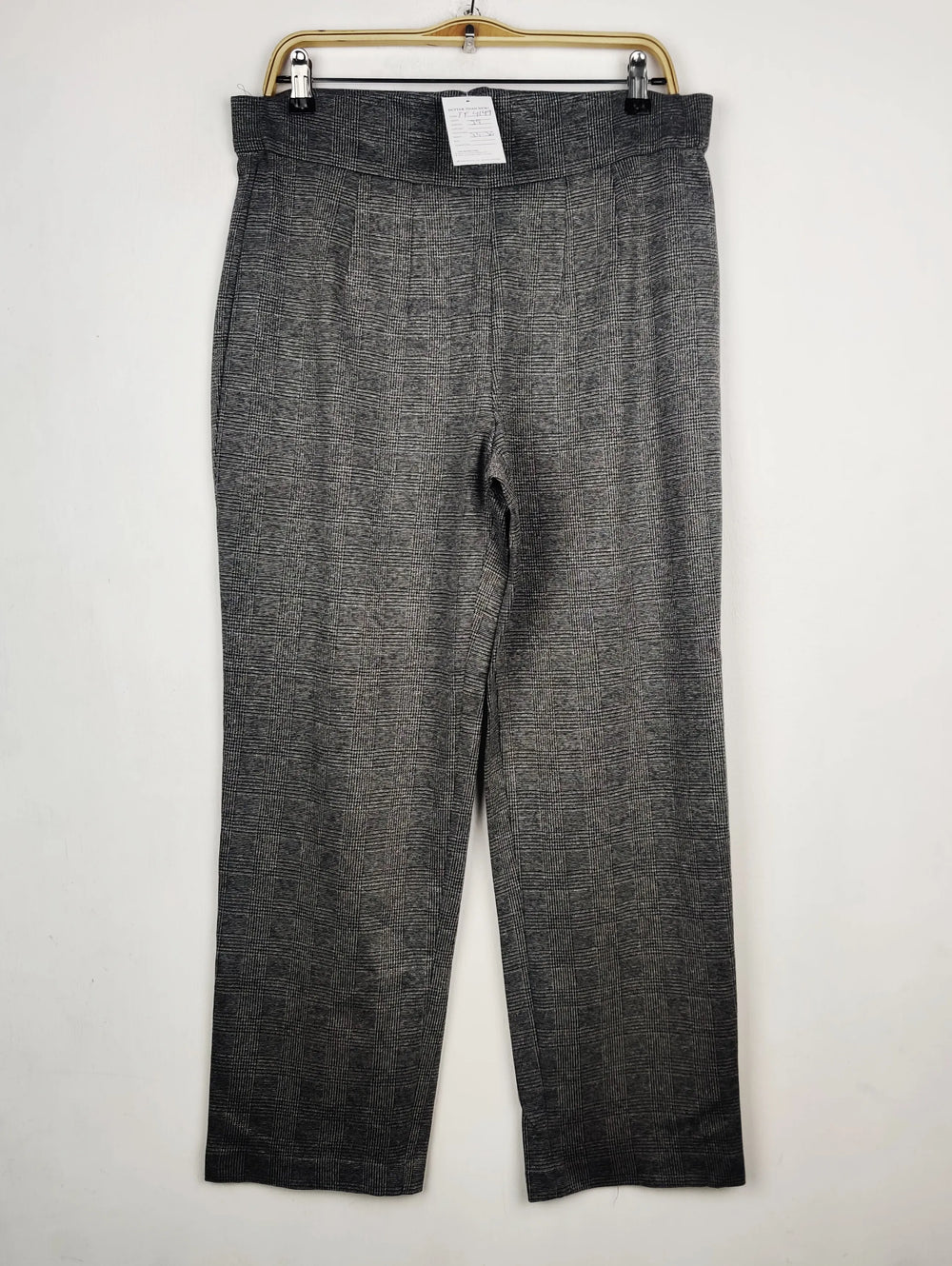 Buy online pre-used pre-loved 100% authentic & Original branded Marks & Spencer (TT-4149) available in Pakistan. Top international brands avilable.