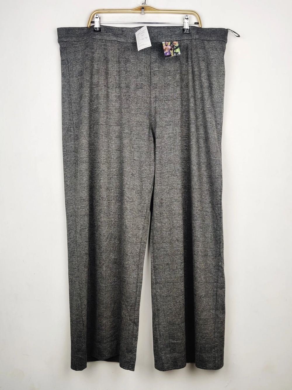 Buy online pre-used pre-loved 100% authentic & Original branded Marks & Spencer (TT-4156) available in Pakistan. Top international brands avilable.