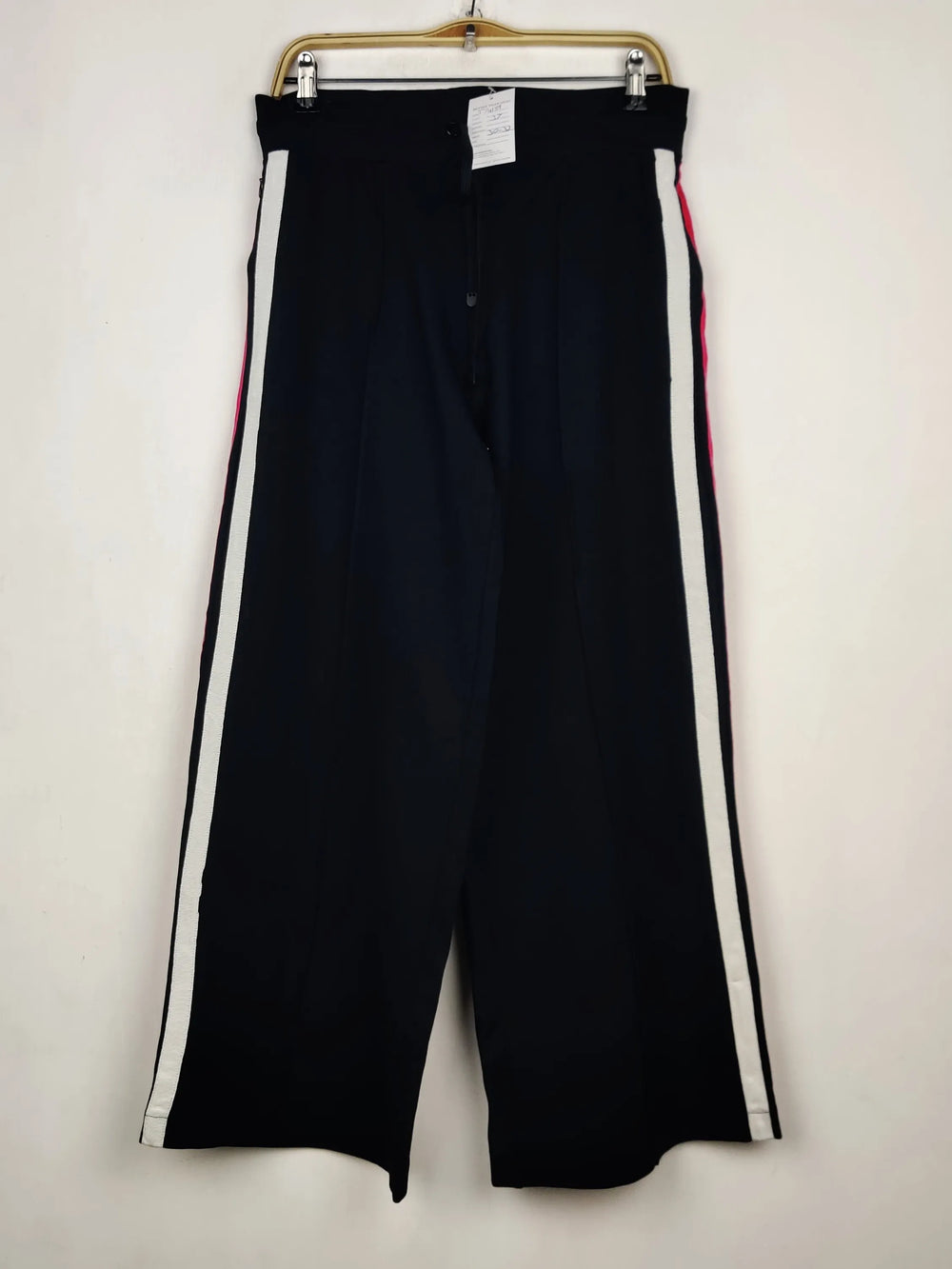 Buy online pre-used pre-loved 100% authentic & Original branded Marks & Spencer (TT-4159) available in Pakistan. Top international brands avilable.