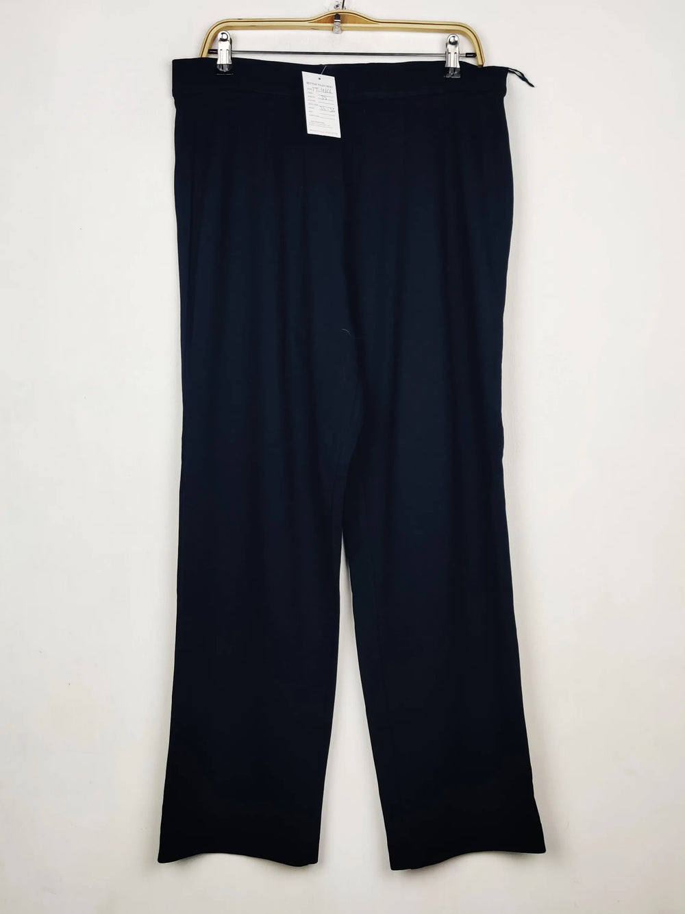 Buy online pre-used pre-loved 100% authentic & Original branded Marks & Spencer (TT-4166) available in Pakistan. Top international brands avilable.