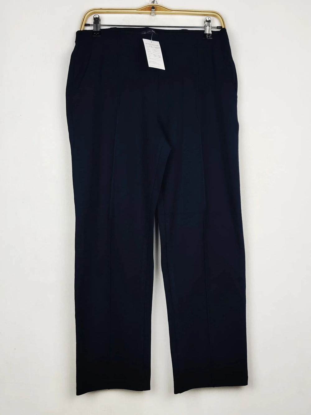 Buy online pre-used pre-loved 100% authentic & Original branded Marks & Spencer (TT-4169) available in Pakistan. Top international brands avilable.