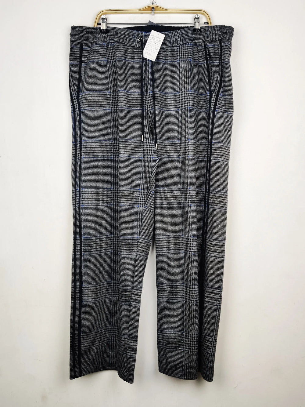 Buy online pre-used pre-loved 100% authentic & Original branded Marks & Spencer (TT-4170) available in Pakistan. Top international brands avilable.