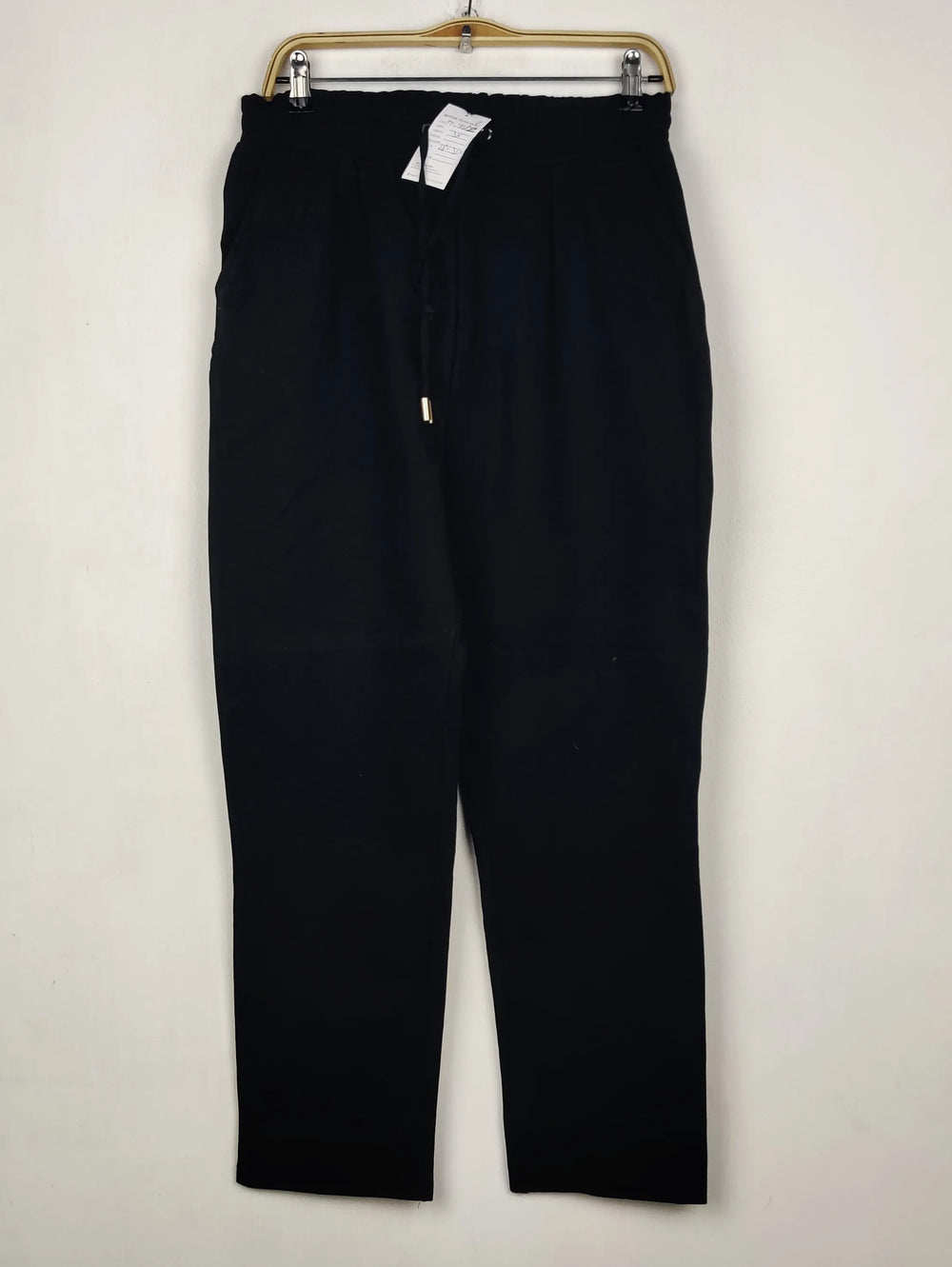 Buy online pre-used pre-loved 100% authentic & Original branded Unknown Brand (TT-4182) available in Pakistan. Top international brands avilable.