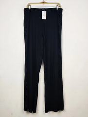 Buy online pre-used pre-loved 100% authentic & Original branded Marks & Spencer (TT-4207) available in Pakistan. Top international brands avilable.