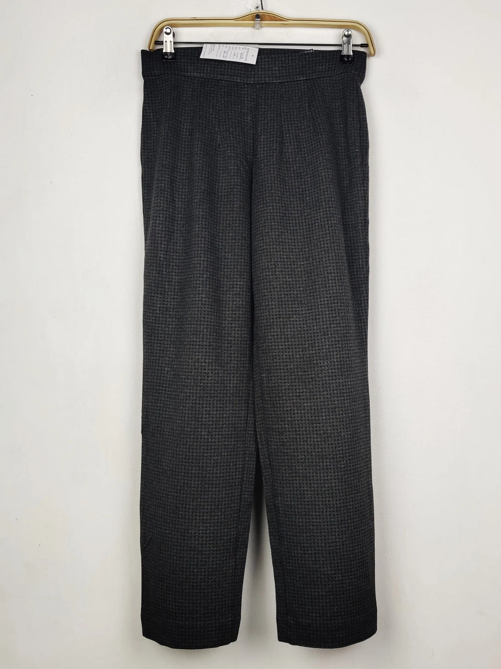 Buy online pre-used pre-loved 100% authentic & Original branded Marks & Spencer (TT-4226) available in Pakistan. Top international brands avilable.