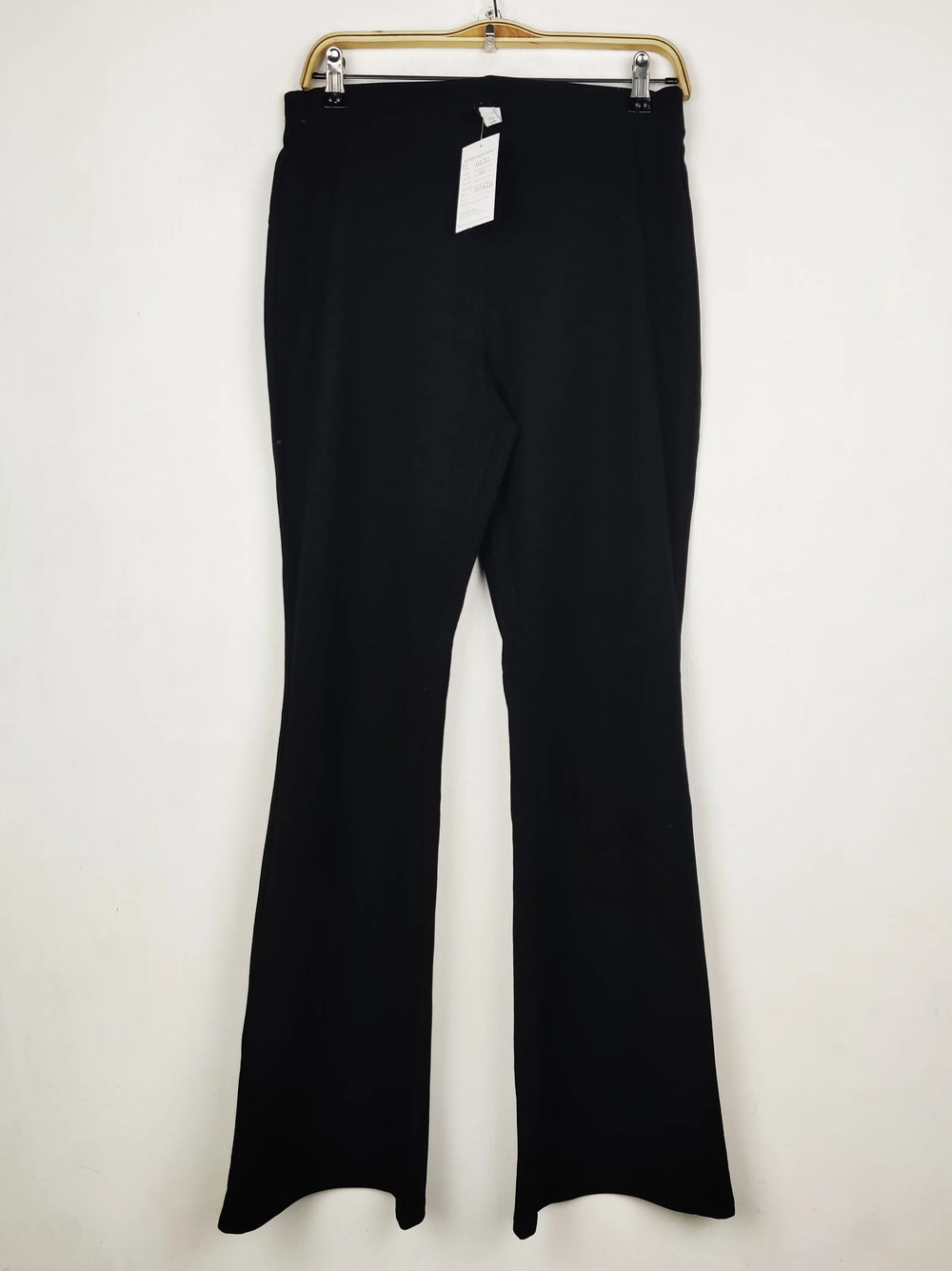 Buy online pre-used pre-loved 100% authentic & Original branded H&M (TT-4231) available in Pakistan. Top international brands avilable.