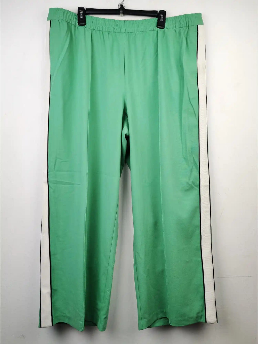 Buy online pre-used pre-loved 100% authentic & Original branded Marks & Spencer (TT-428) available in Pakistan. Top international brands avilable.