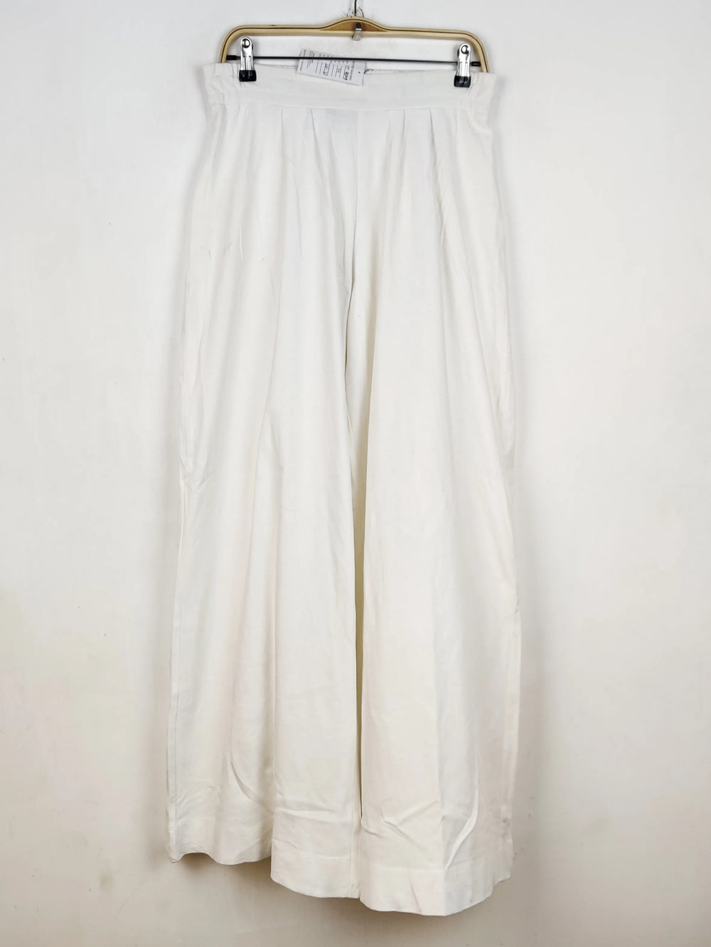 Buy online pre-used pre-loved 100% authentic & Original branded Asos (TT-4309) available in Pakistan. Top international brands avilable.
