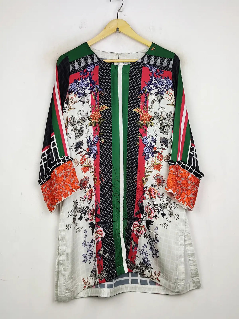 Buy online pre-used pre-loved 100% authentic & Original branded Khaadi (WBK-1004) available in Pakistan. Top international brands avilable.