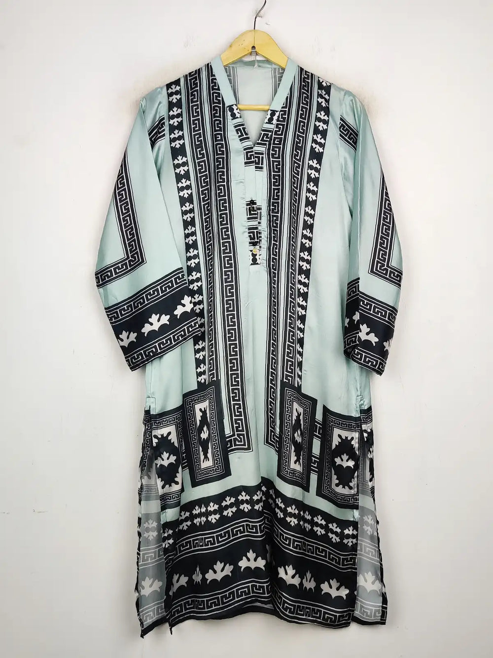 Buy online pre-used pre-loved 100% authentic & Original branded Unknown Brand (WBK-1005) available in Pakistan. Top international brands avilable.