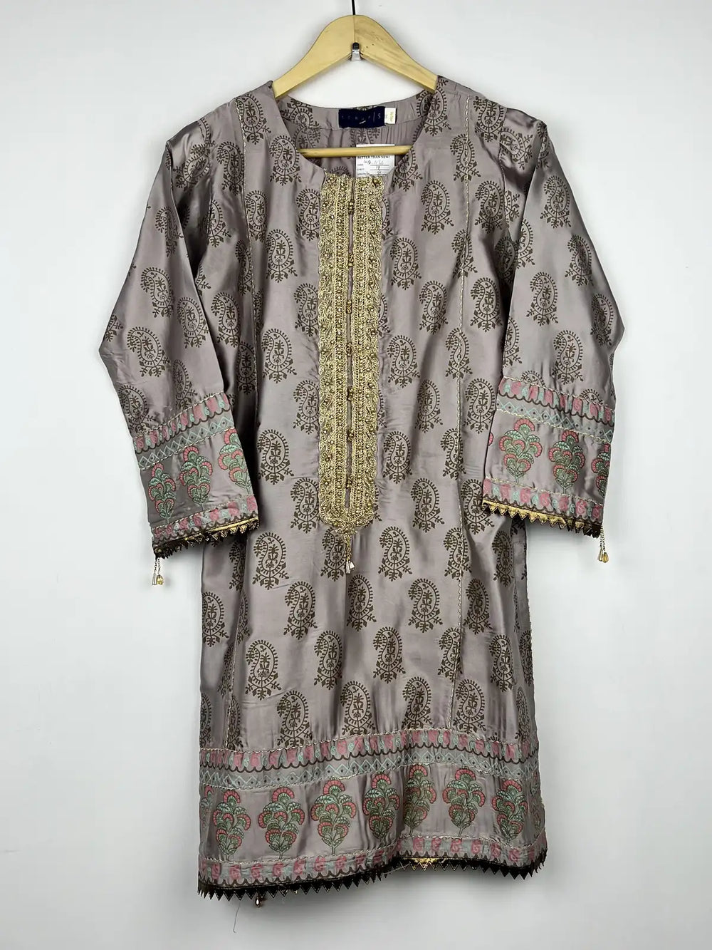 Buy online pre-used pre-loved 100% authentic & Original branded Sadabahar (WBK-1136) available in Pakistan. Top international brands avilable.