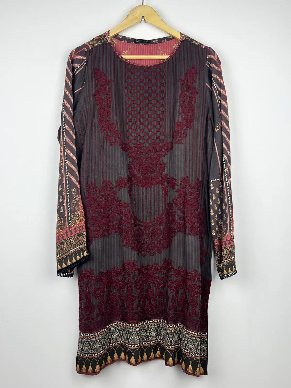 Buy online pre-used pre-loved 100% authentic & Original branded J. (WBK-1137) available in Pakistan. Top international brands avilable.