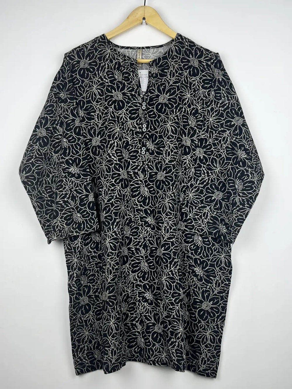 Buy online pre-used pre-loved 100% authentic & Original branded Ethnic (WBK-1184) available in Pakistan. Top international brands avilable.