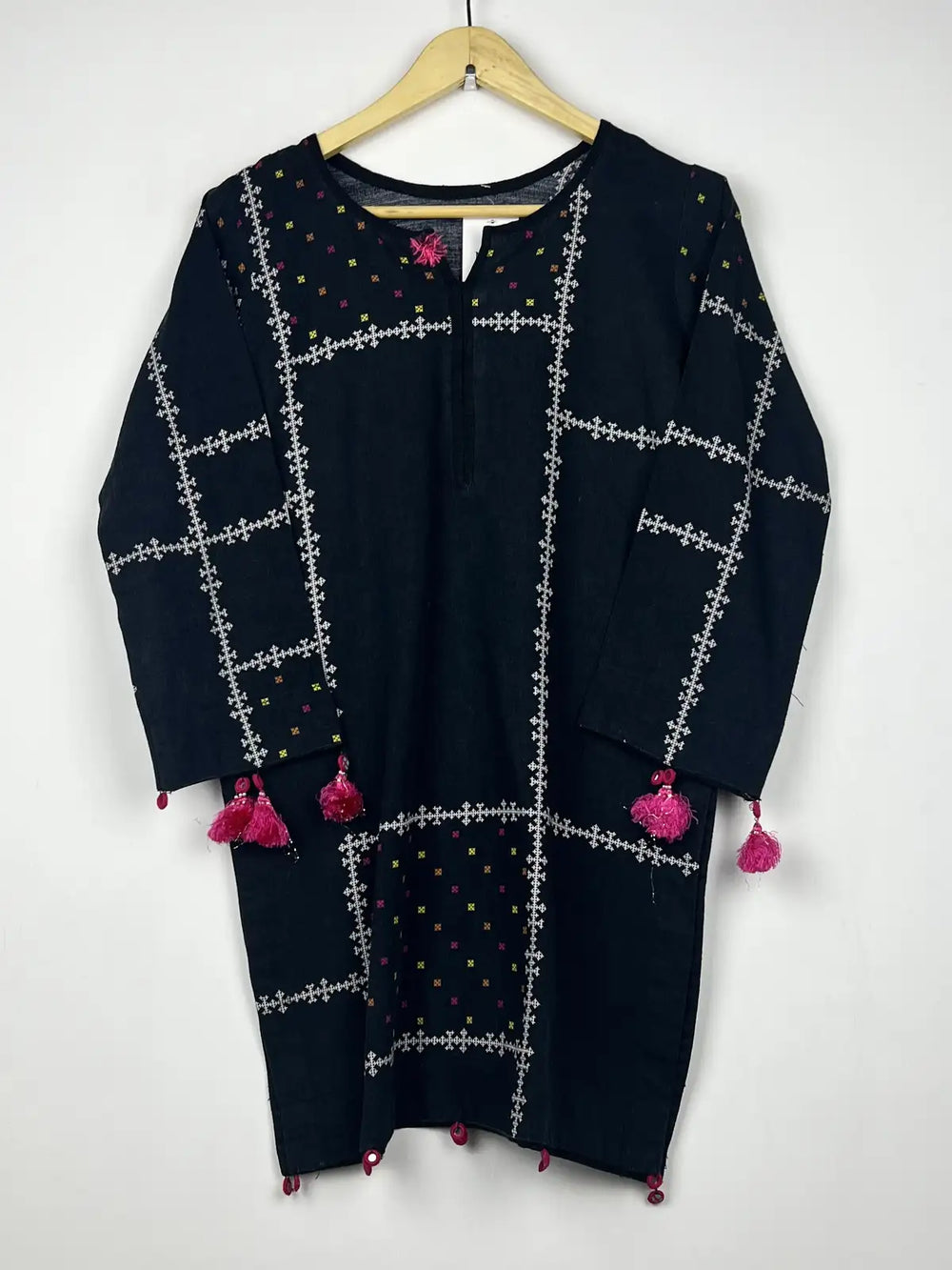 Buy online pre-used pre-loved 100% authentic & Original branded Unknown Brand (WBK-1205) available in Pakistan. Top international brands avilable.