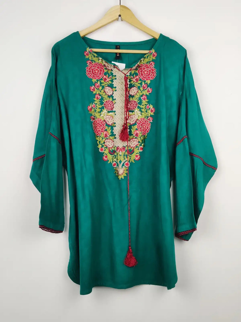 Buy online pre-used pre-loved 100% authentic & Original branded Warda (WBK-1249) available in Pakistan. Top international brands avilable.