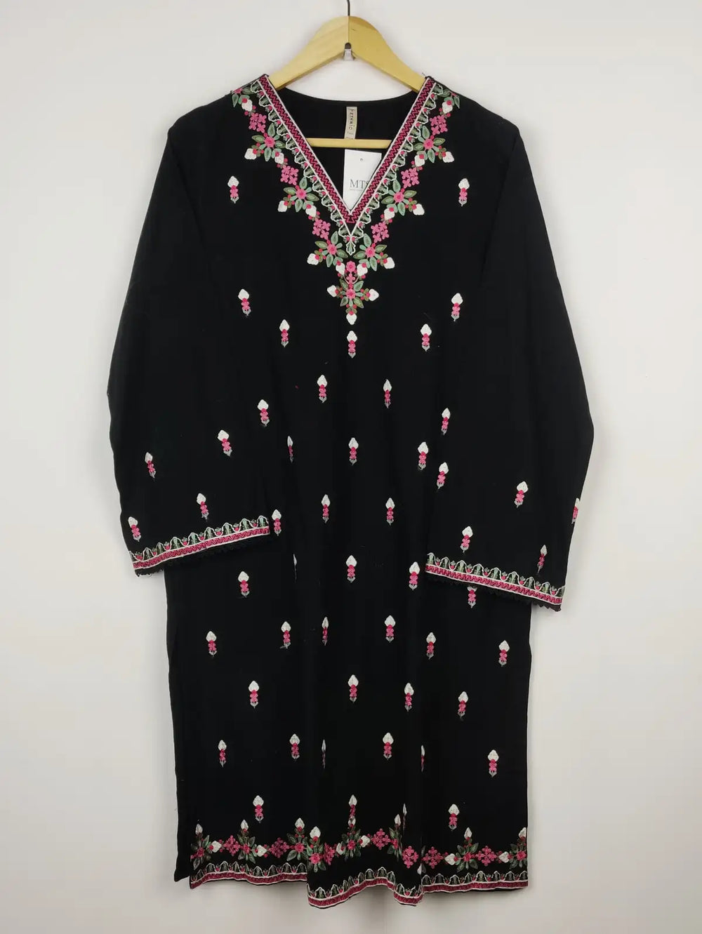 Buy online pre-used pre-loved 100% authentic & Original branded Ethnic (WBK-1265) available in Pakistan. Top international brands avilable.