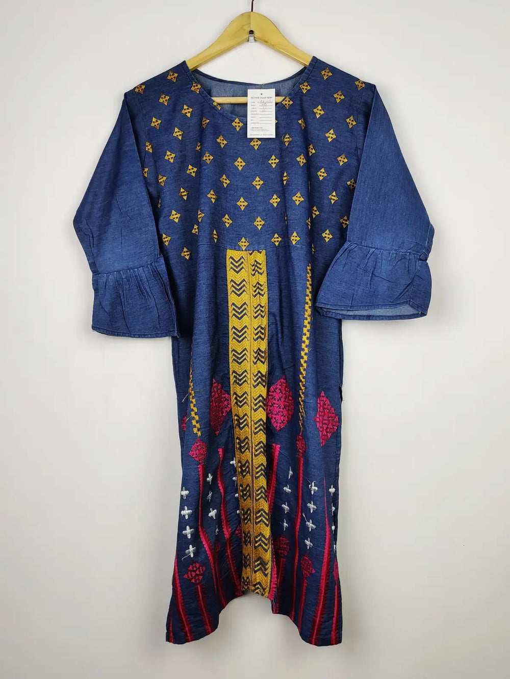 Buy online pre-used pre-loved 100% authentic & Original branded Unknown Brand (WBK-1330) available in Pakistan. Top international brands avilable.