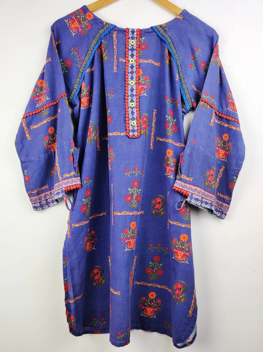 Buy online pre-used pre-loved 100% authentic & Original branded Gul Ahmed (WBK-161) available in Pakistan. Top international brands avilable.