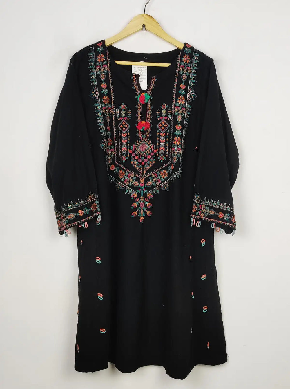 Buy online pre-used pre-loved 100% authentic & Original branded Unknown Brand (WBK-1679) available in Pakistan. Top international brands avilable.