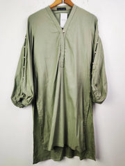 Buy online pre-used pre-loved 100% authentic & Original branded Raz Junaid (WBK-168) available in Pakistan. Top international brands avilable.