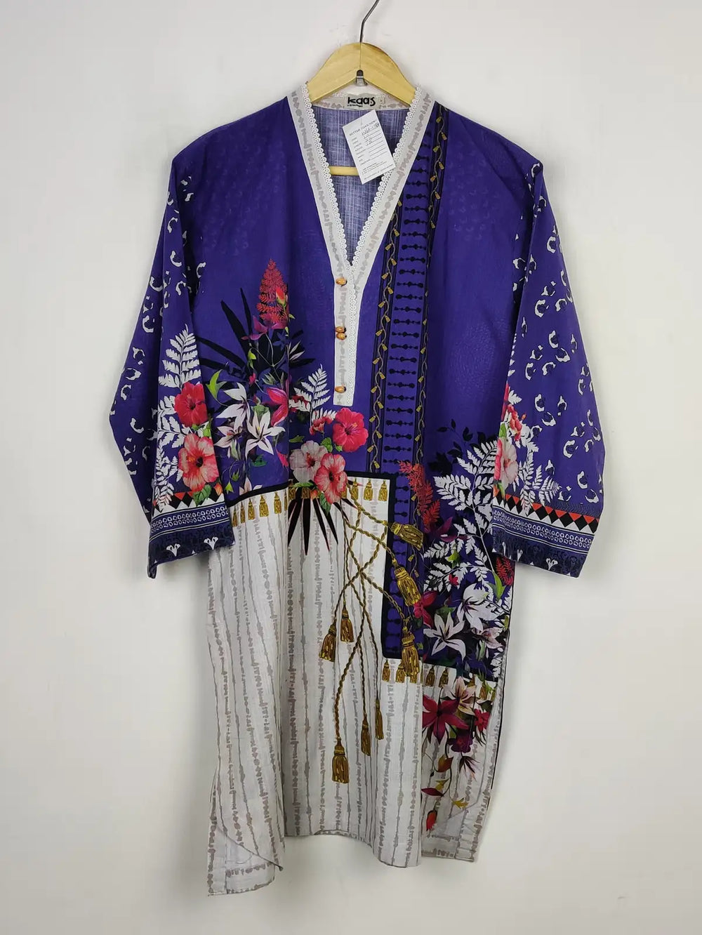 Buy online pre-used pre-loved 100% authentic & Original branded Kaas (WBK-1759) available in Pakistan. Top international brands avilable.