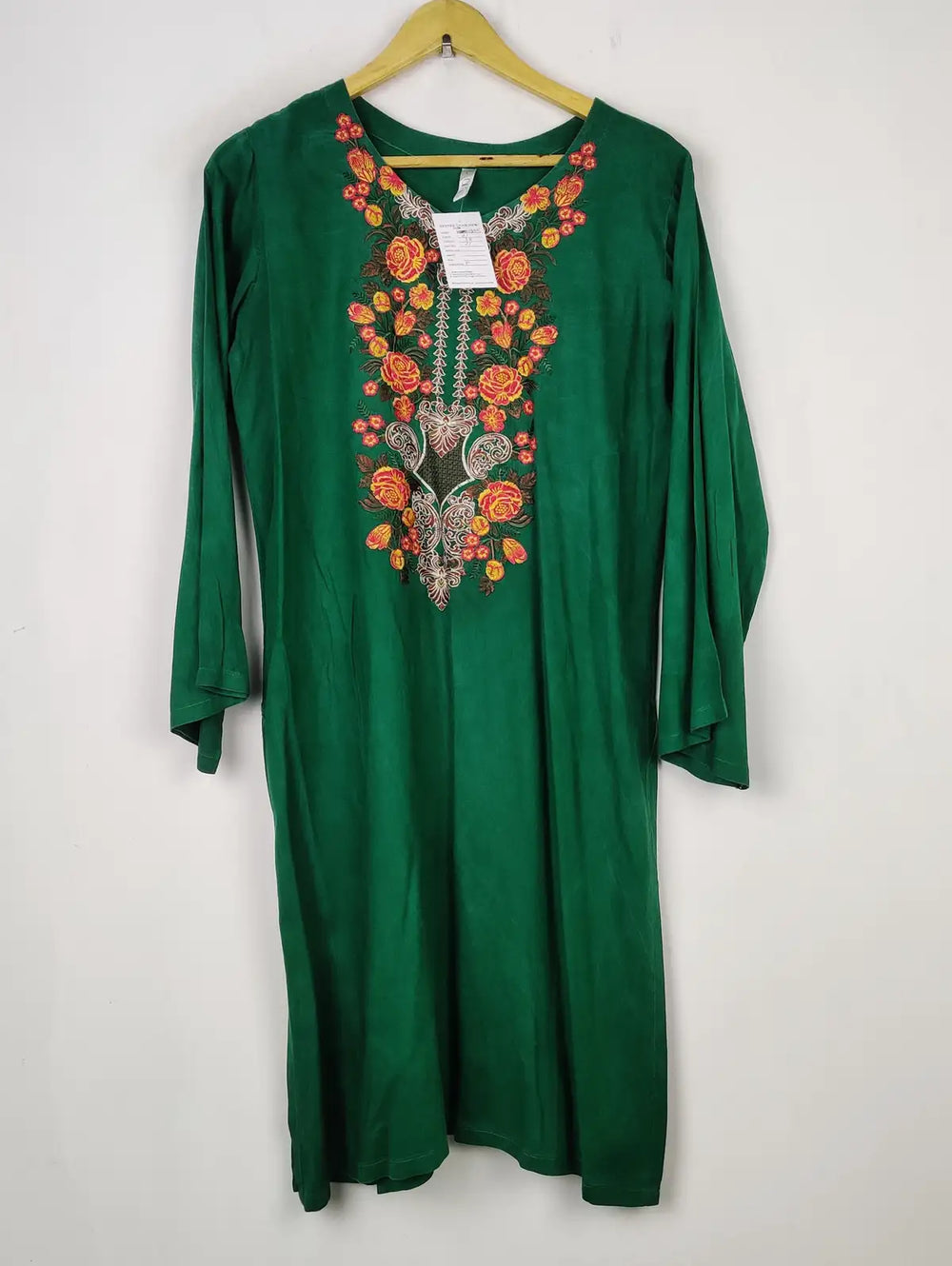 Buy online pre-used pre-loved 100% authentic & Original branded Ana (WBK-1895) available in Pakistan. Top international brands avilable.