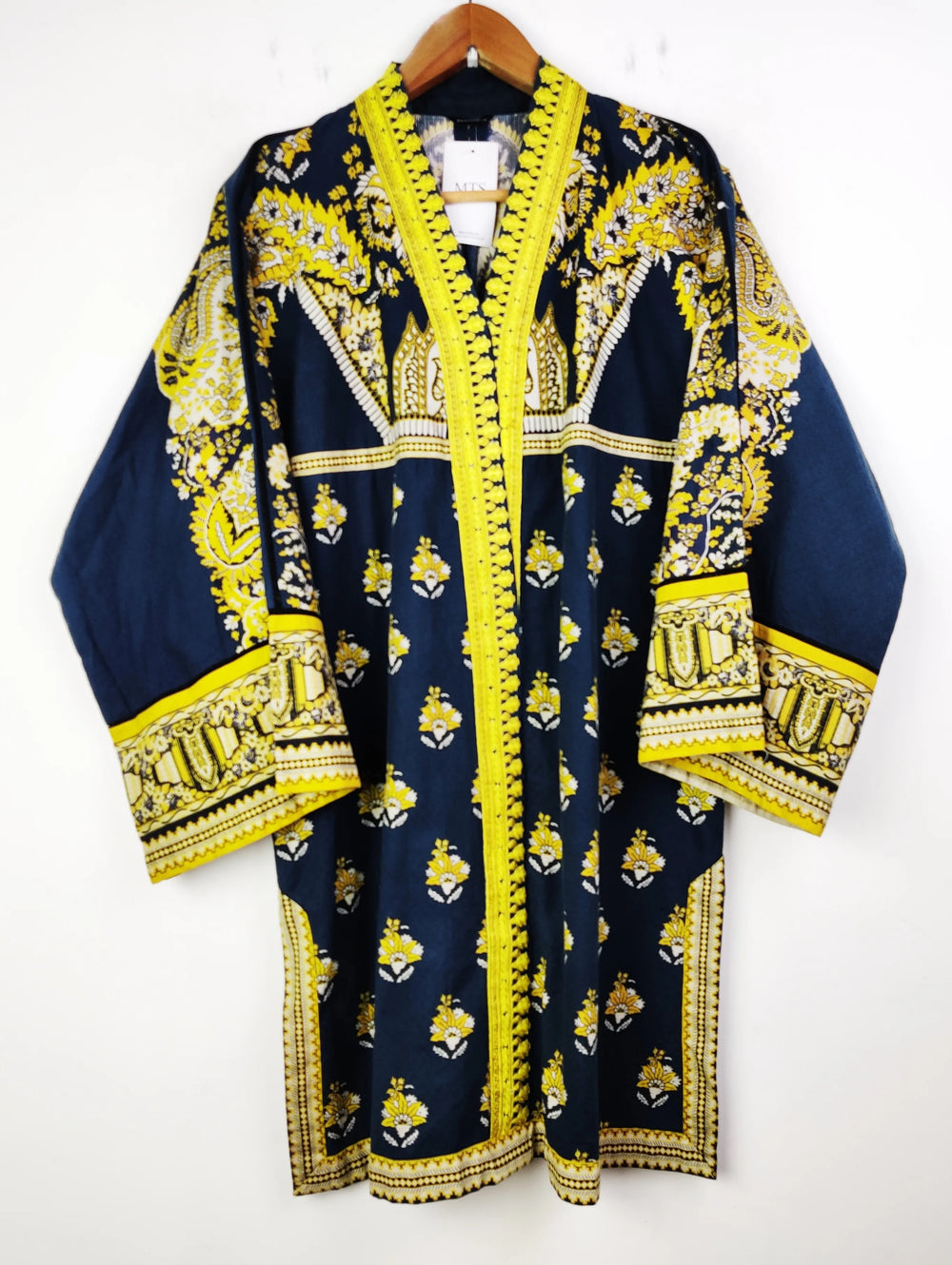 Buy online pre-used pre-loved 100% authentic & Original branded Sapphire (WBK-192) available in Pakistan. Top international brands avilable.