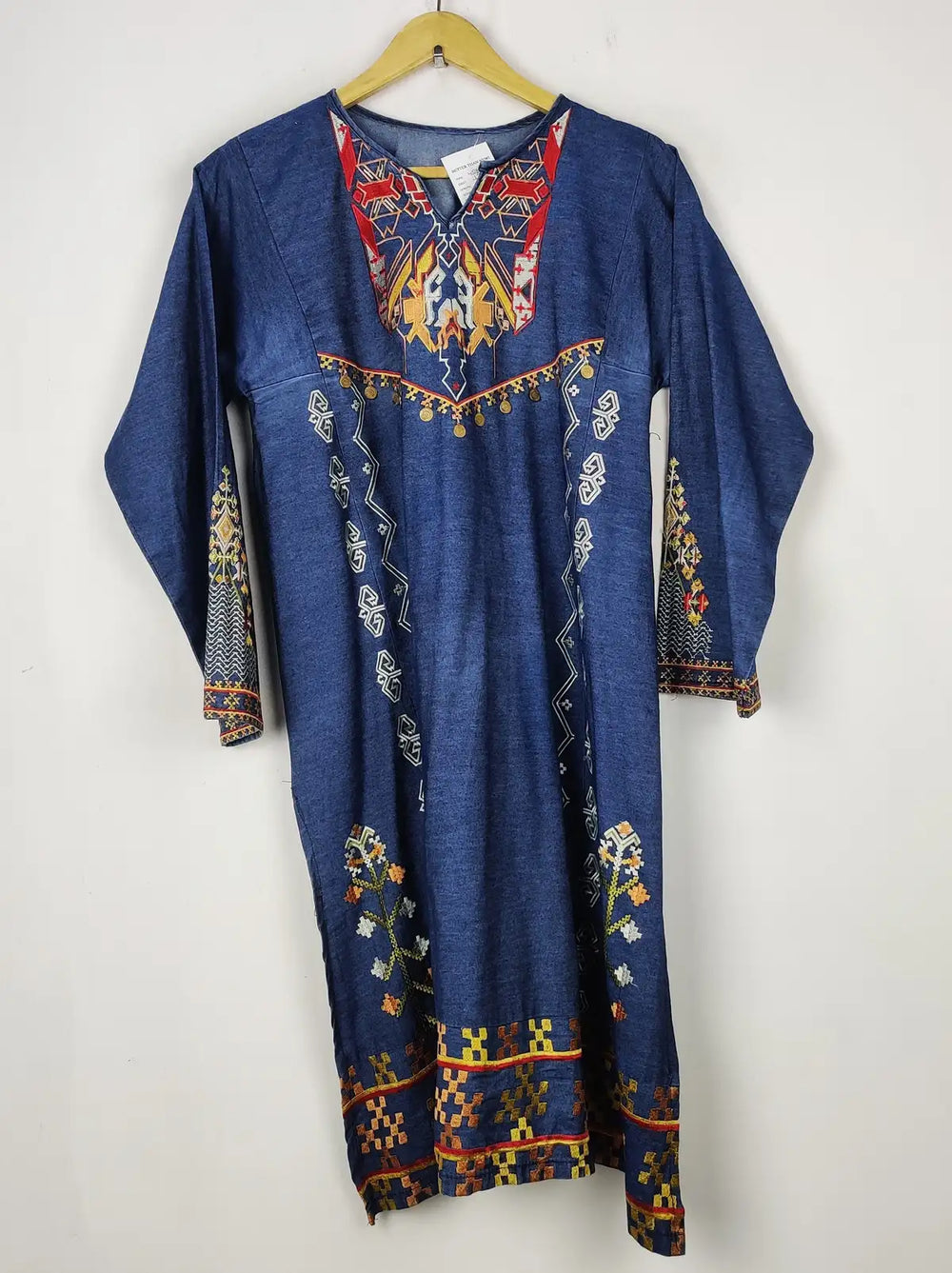 Buy online pre-used pre-loved 100% authentic & Original branded Unknown Brand (WBK-1949) available in Pakistan. Top international brands avilable.