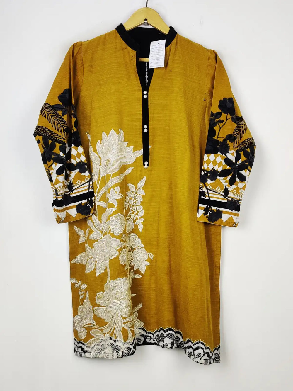 Buy online pre-used pre-loved 100% authentic & Original branded Unknown Brand (WBK-1983) available in Pakistan. Top international brands avilable.
